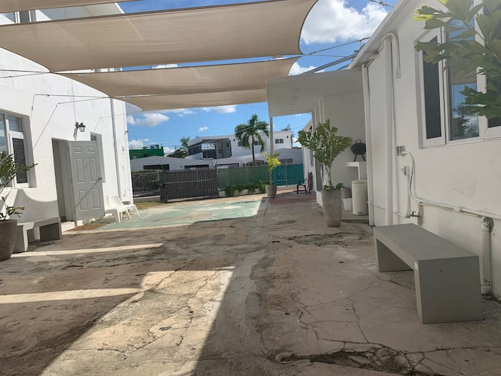 Beach House Apt 8 • King Studio w/ Kitchenette - Airbnb