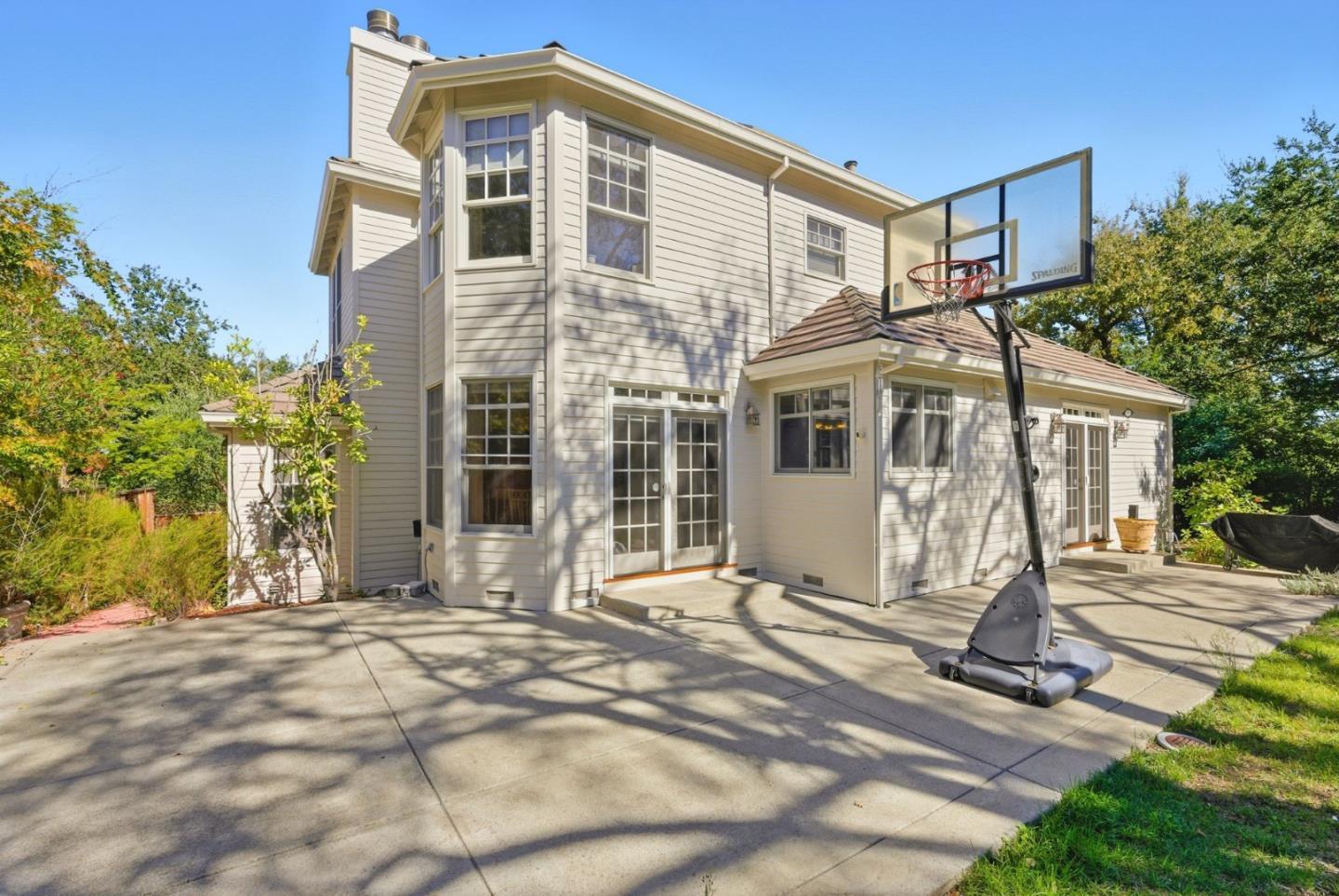 11701 Winding Way
