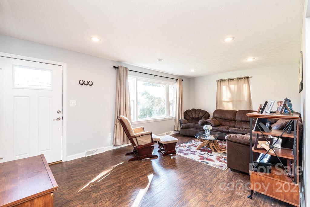 5196 Jenkins Rd
