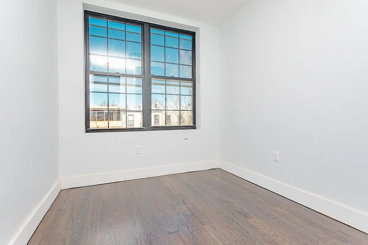 771 Lexington Ave 2F