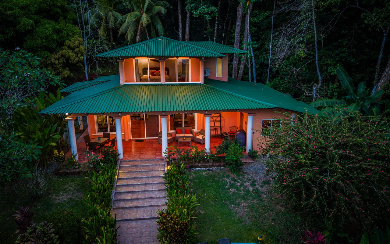 WHALE’S TAIL OCEAN VIEW ESTATE WITH EXTRA LOT 