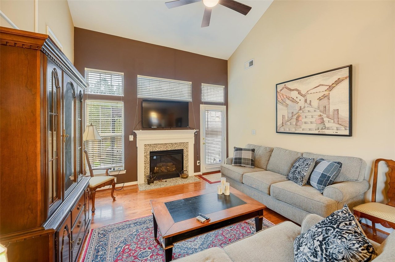 4090 Holly Villa Cir