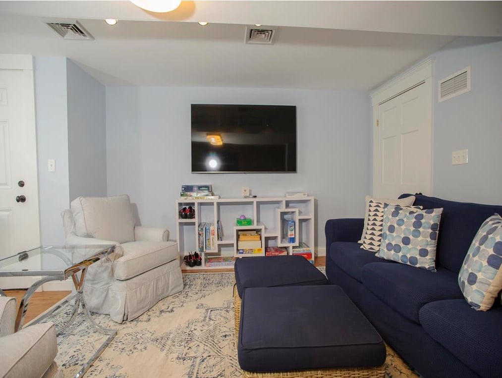 32 Schoolhouse Rd