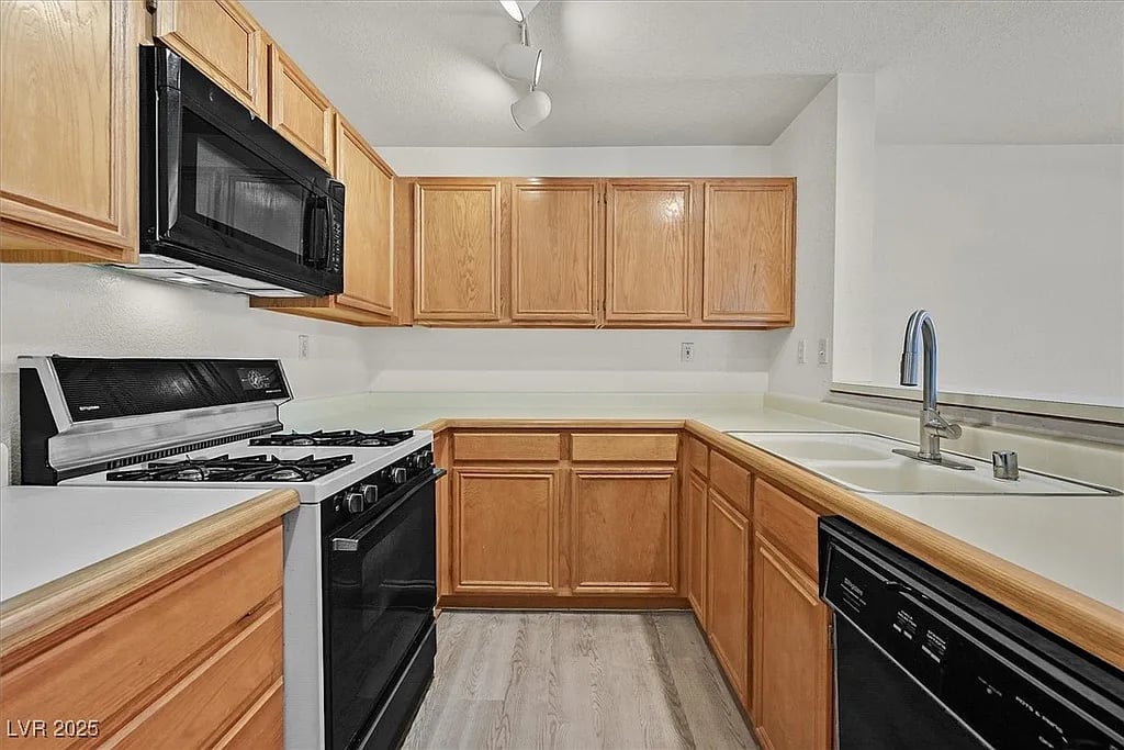 2633 S Durango Dr #204