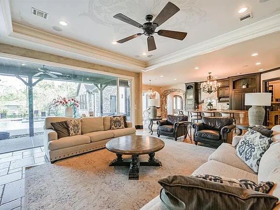 5015 Ossineke Ct
