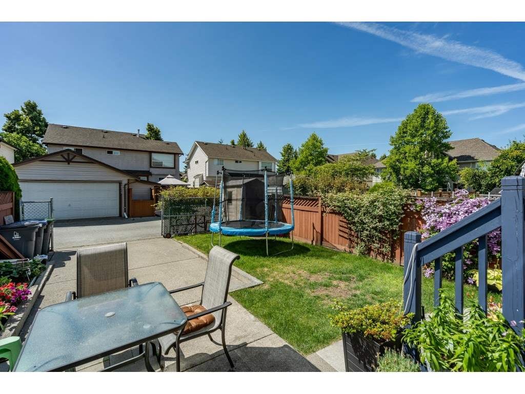 18498 64a Ave