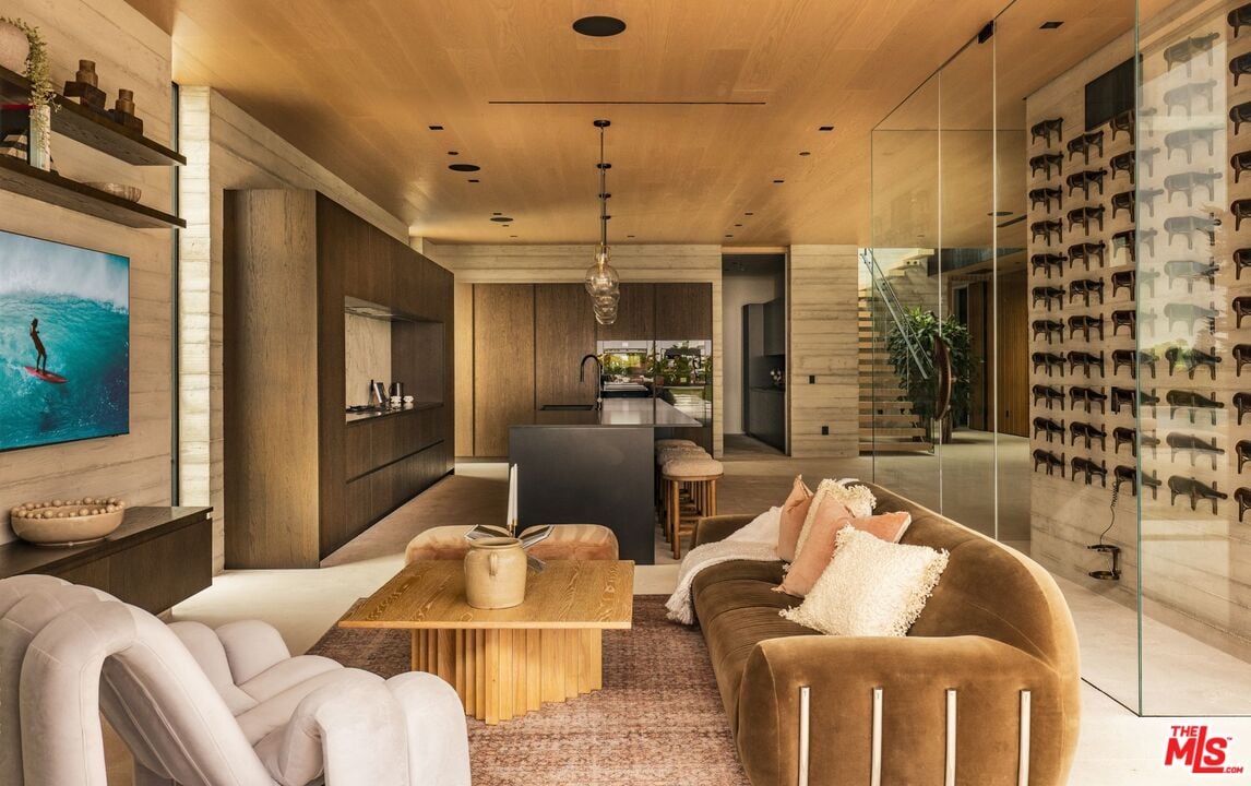 Skyreach Manor, Dume Dr, 90265