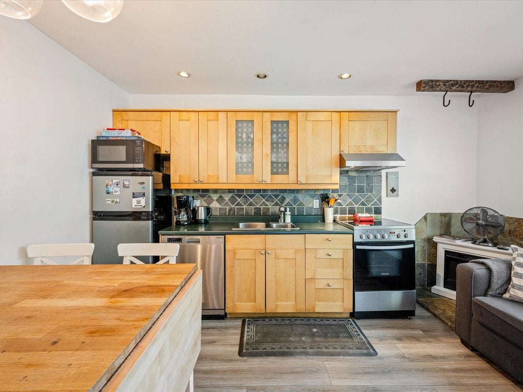 2134 Sarajevo Dr, #1