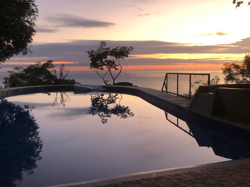 Incredible 7,000 Ft2 Ocean View Home With 200 Acre Reserve!