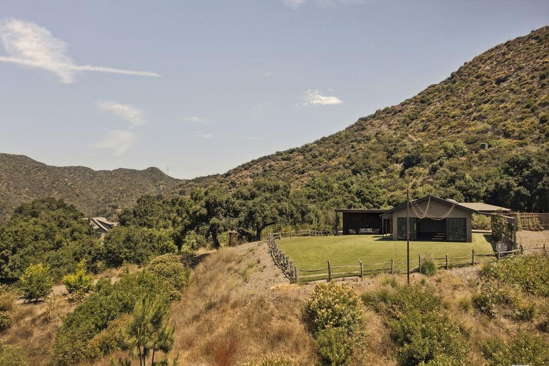 3100 Mandeville Canyon Rd