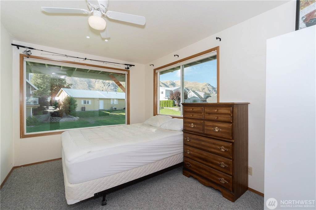 325 W Beach Dr