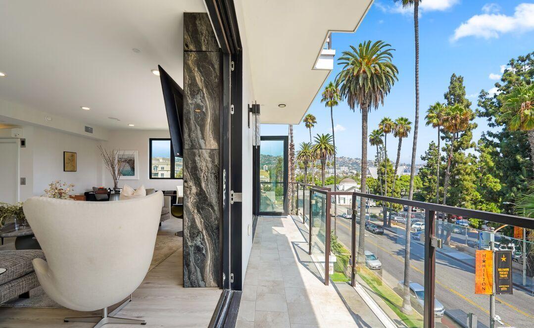 137 N Doheny Dr