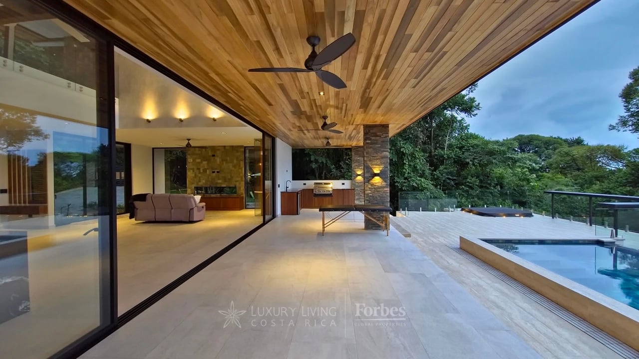 21094N - Luxury Ocean-View Villa in Costa Verde - The Jade Horizon