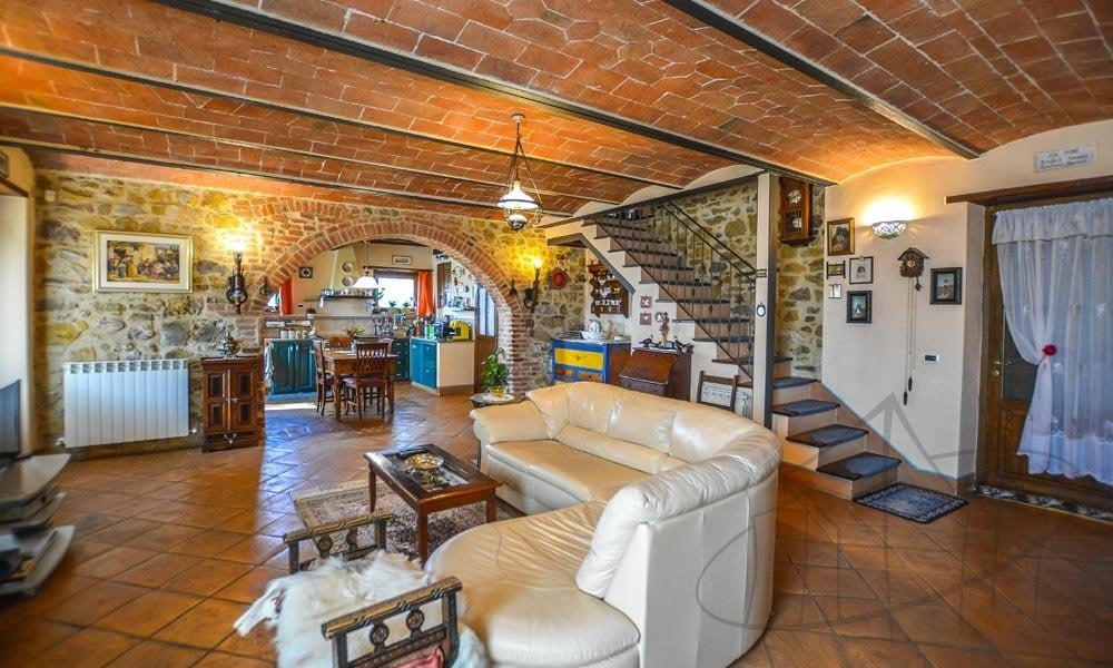 19th Century Farmhouse Near Lake Trasimeno