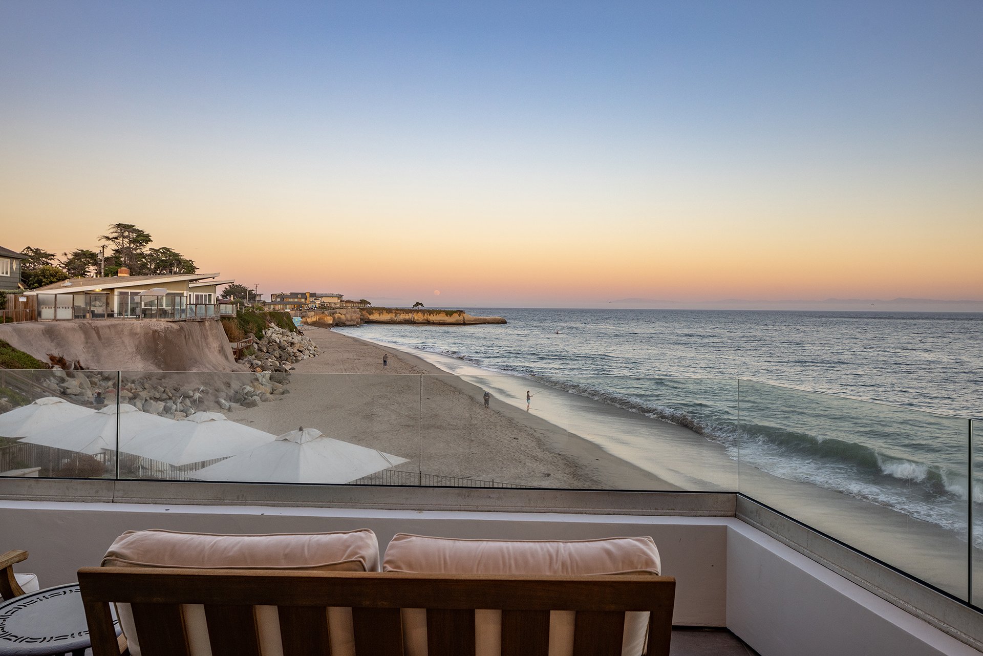 Contemporary Oceanfront Retreat