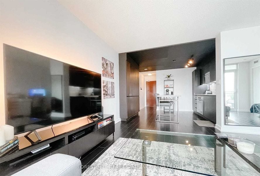 10 Capreol Court 605