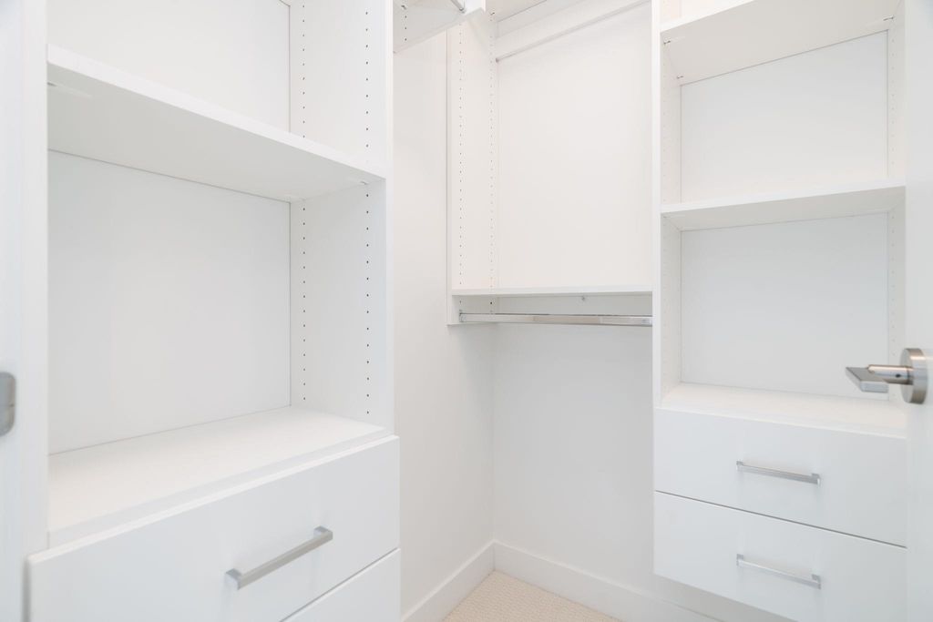 7638 Cambie St, #201