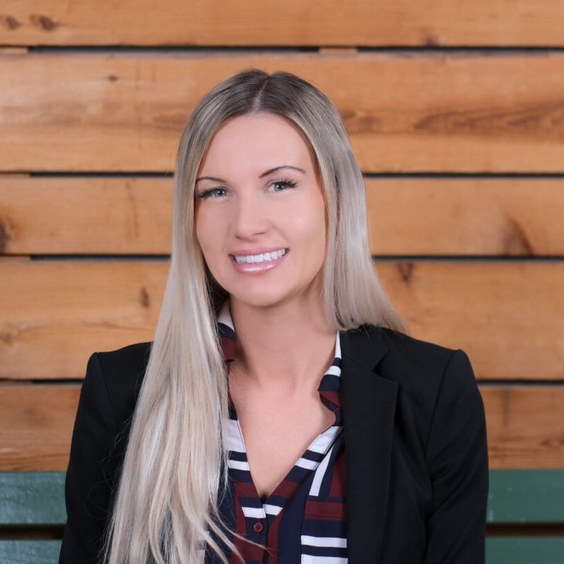 Michelle Jones Newport Beach, CA Real Estate Agent Headshot