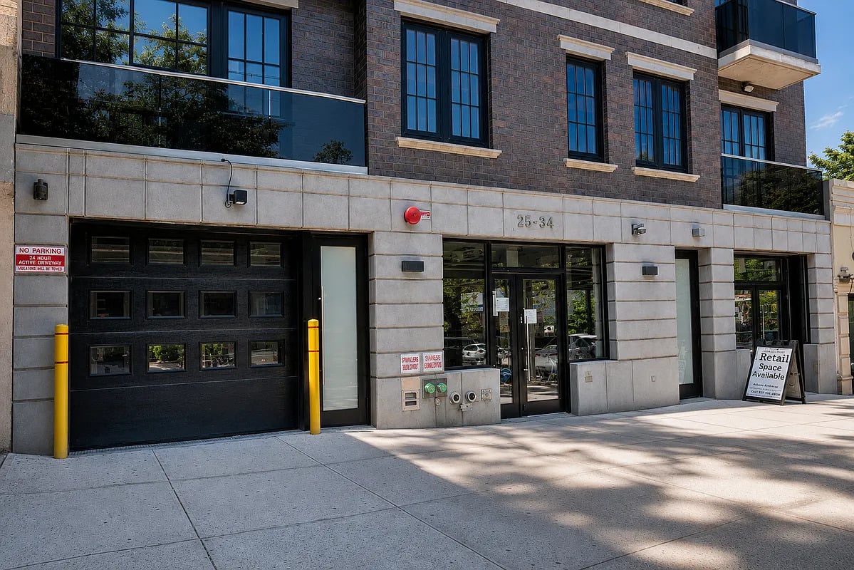 25-34 31st St | 17 Unit Apartment Building