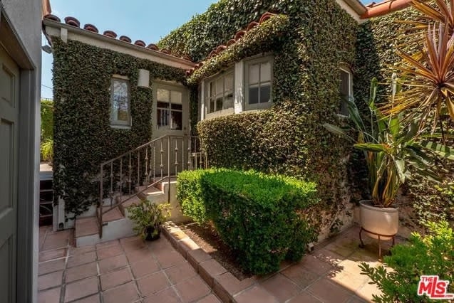 200 S Swall Drive