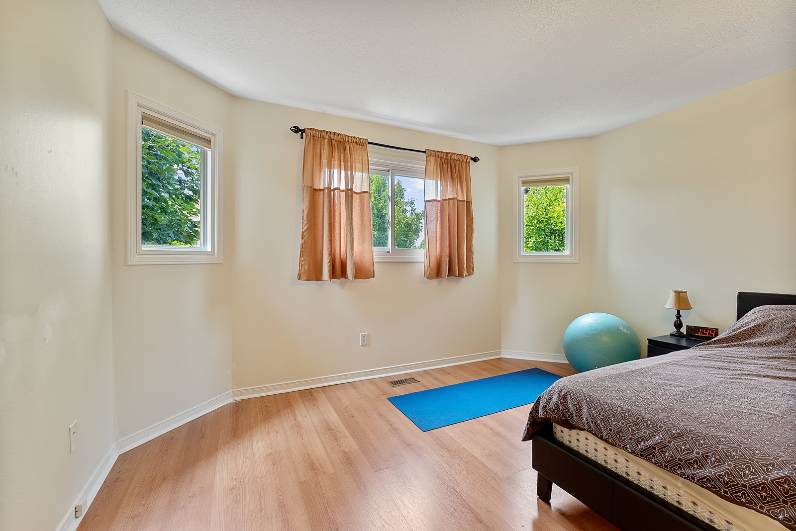 28 Thornway Ave