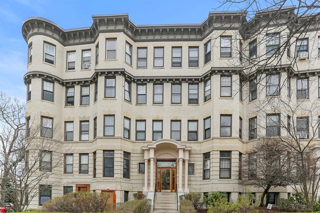 1868 Commonwealth Ave #9