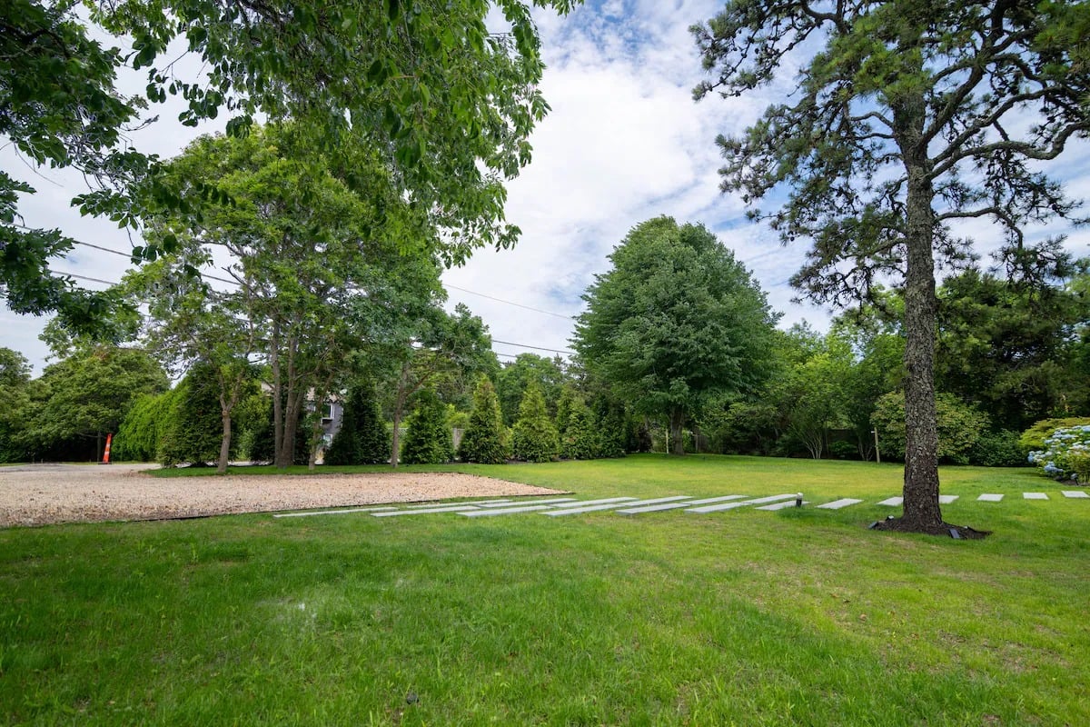 Edgartown Designer Retreat With Pool & Hot Tub
