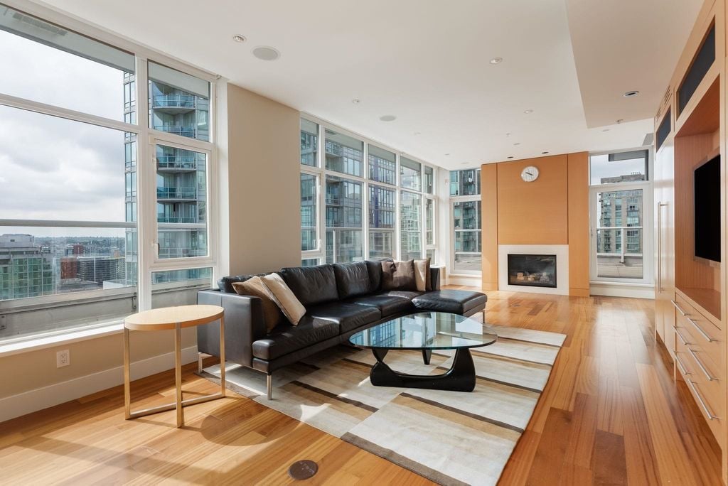480 Robson St, #1901
