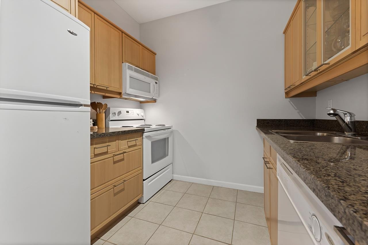 304-827 W 16th Street, North Vancouver