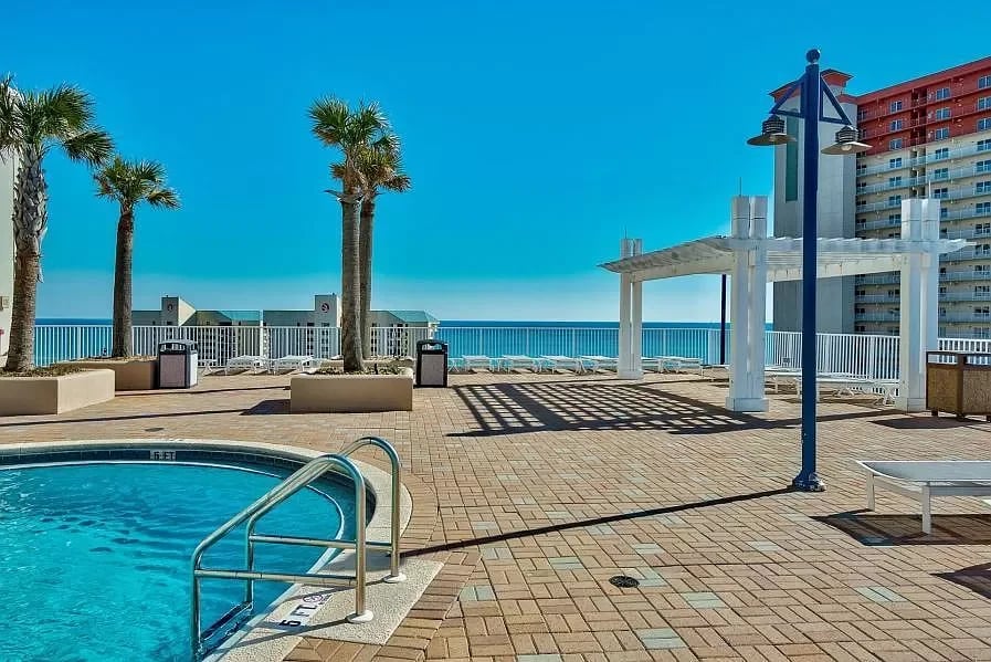9860 S Thomas Drive Unit 1015