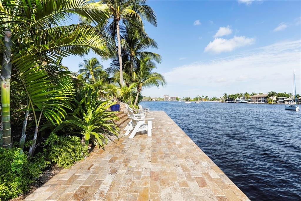 2593 SE 8th St, Pompano Beach, FL 33062