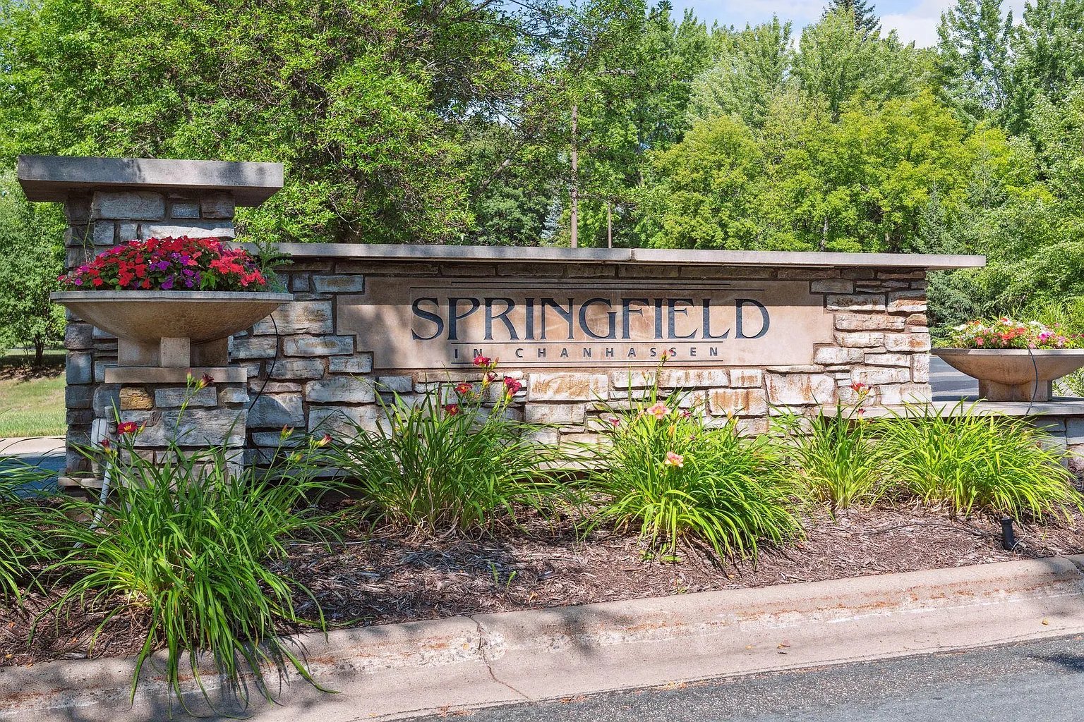 Stunning 2-Story in Springfield Community