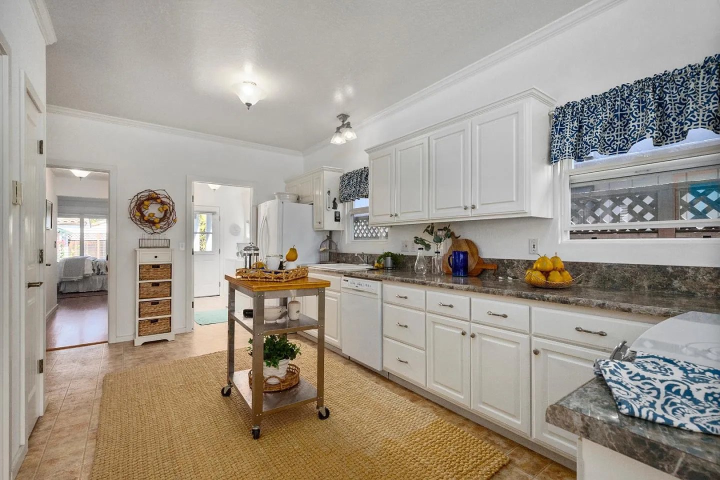 206 Saxon Ave