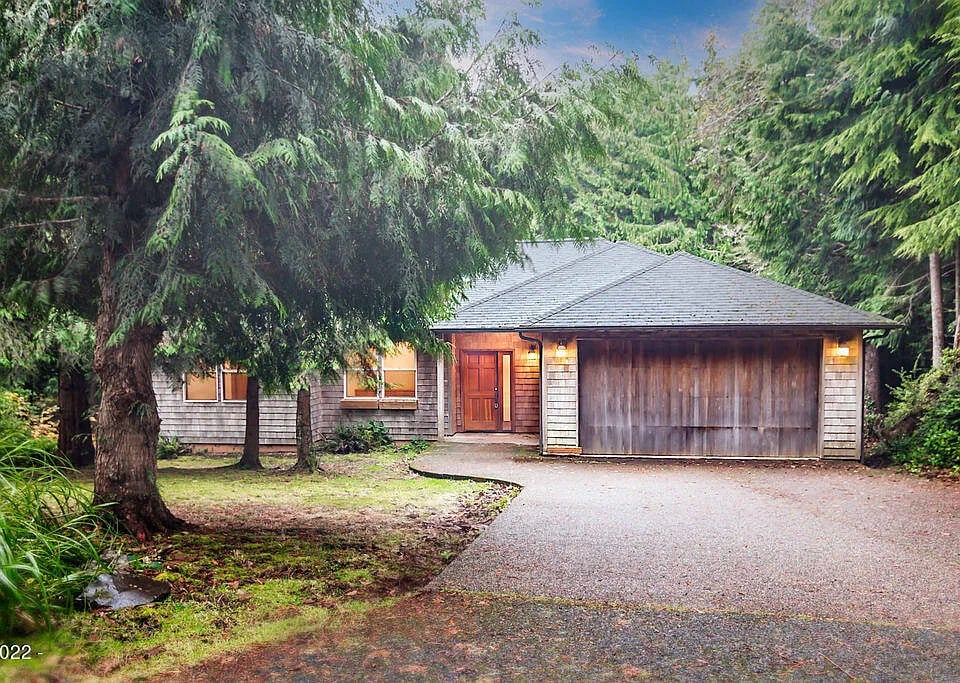 570 Fairway Dr