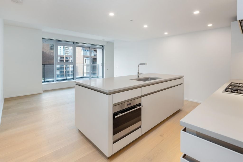 889 Pacific St, #706