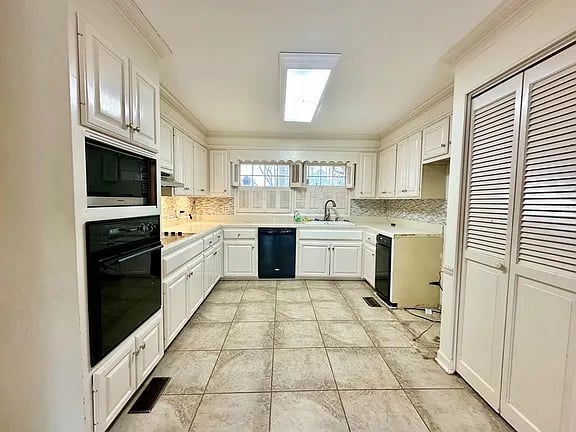 311 W 24th St 