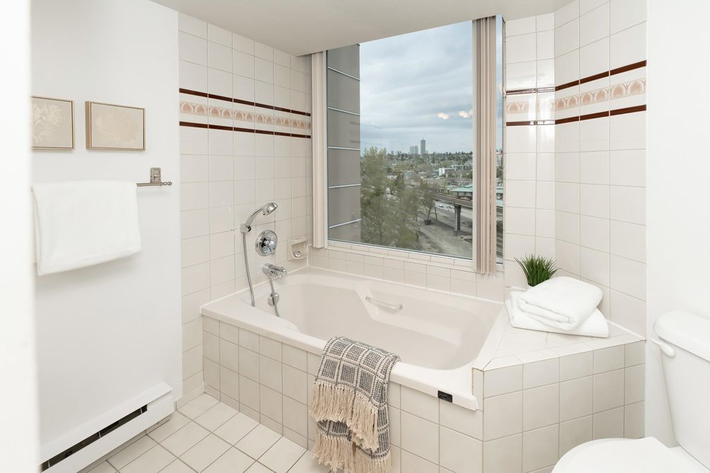 1045 Quayside Dr, #1001