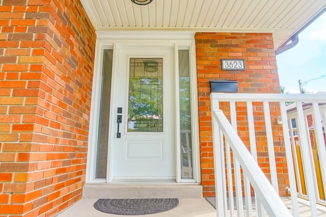 3623 Holden Cres