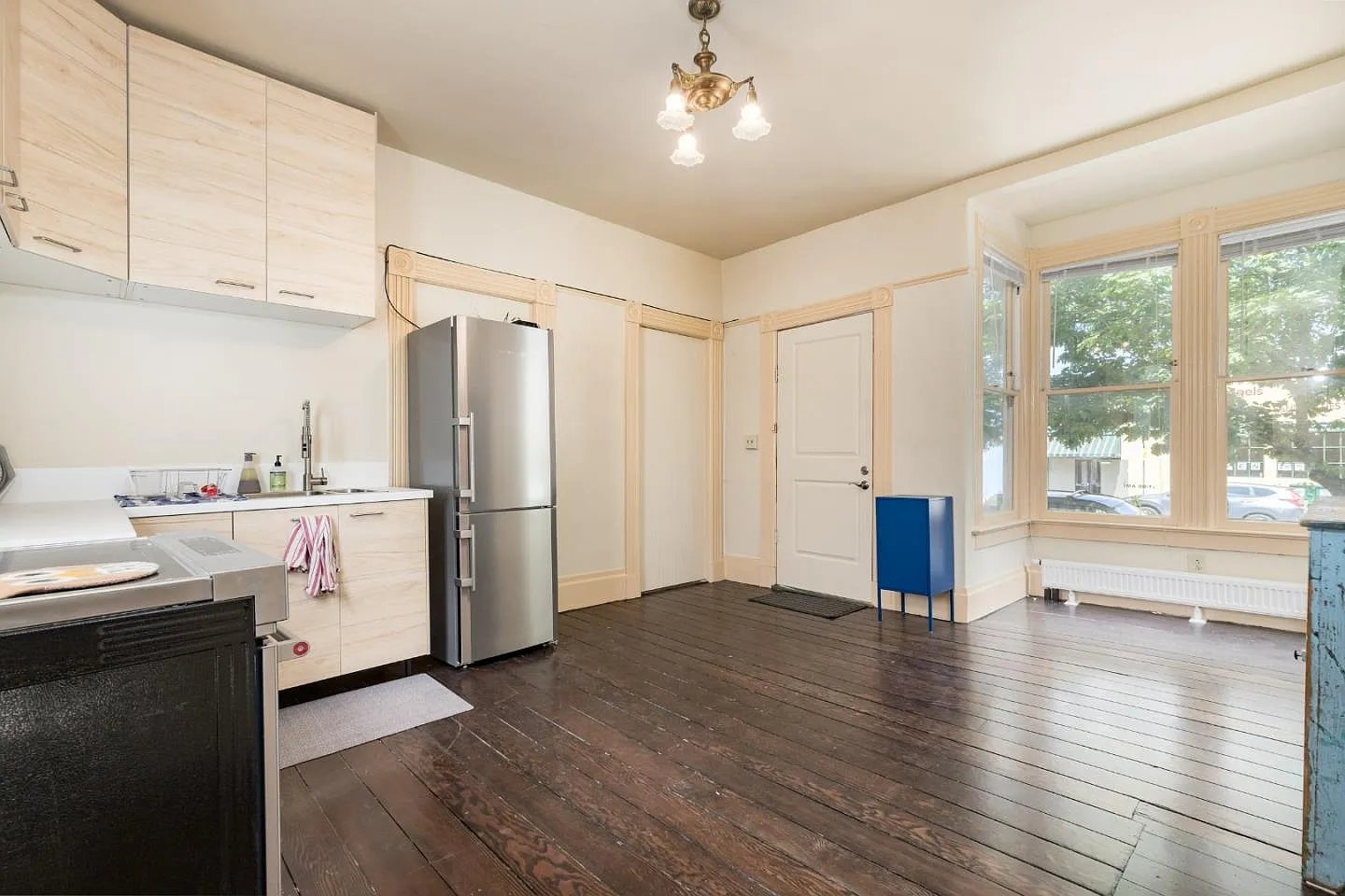 201 Maple St