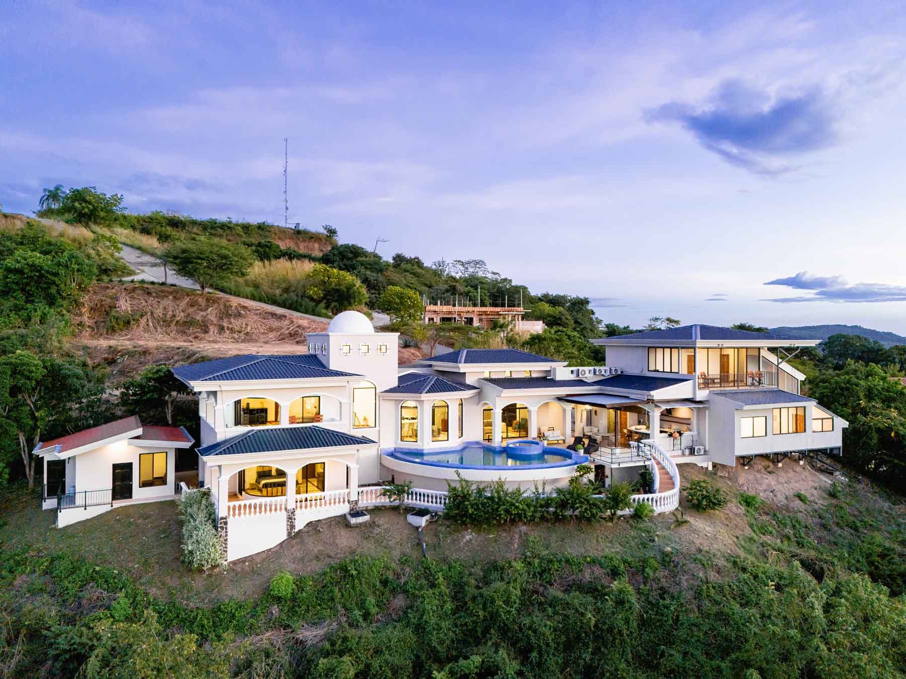 Casa Vista de Paraíso | Panoramic Ocean & Volcano Views in Exclusive Lomas del Mar