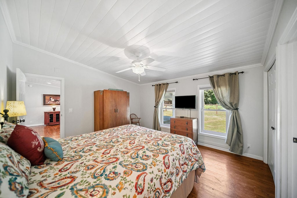 60 NE Davis Farm Road