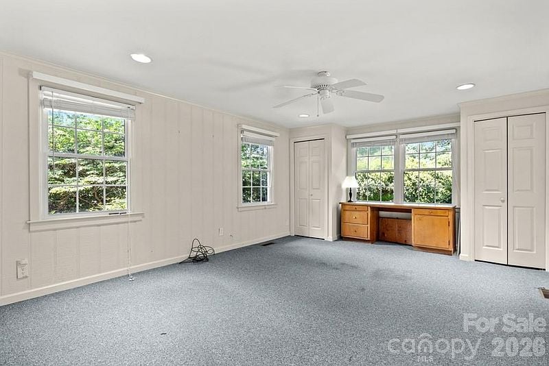 5335 Lansing Dr