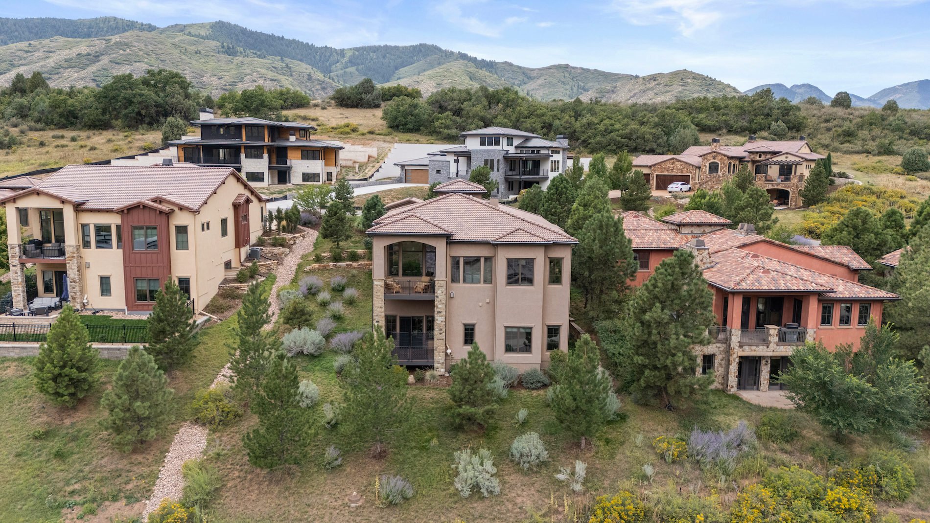 8122 Raphael Lane