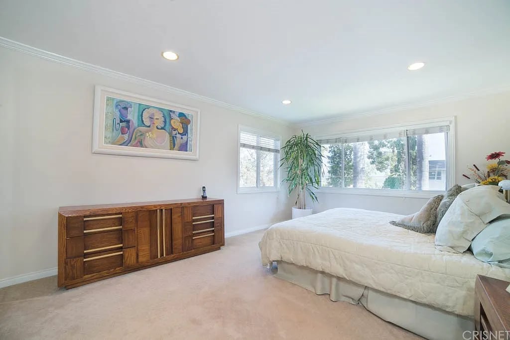 23516 Aetna St