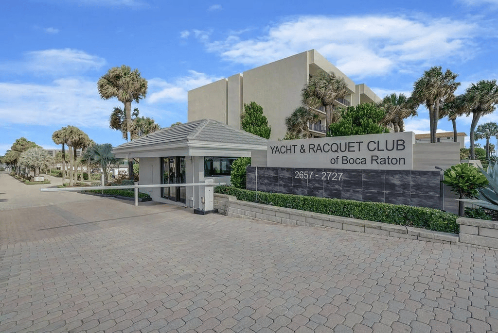 Yacht & Racquet Club