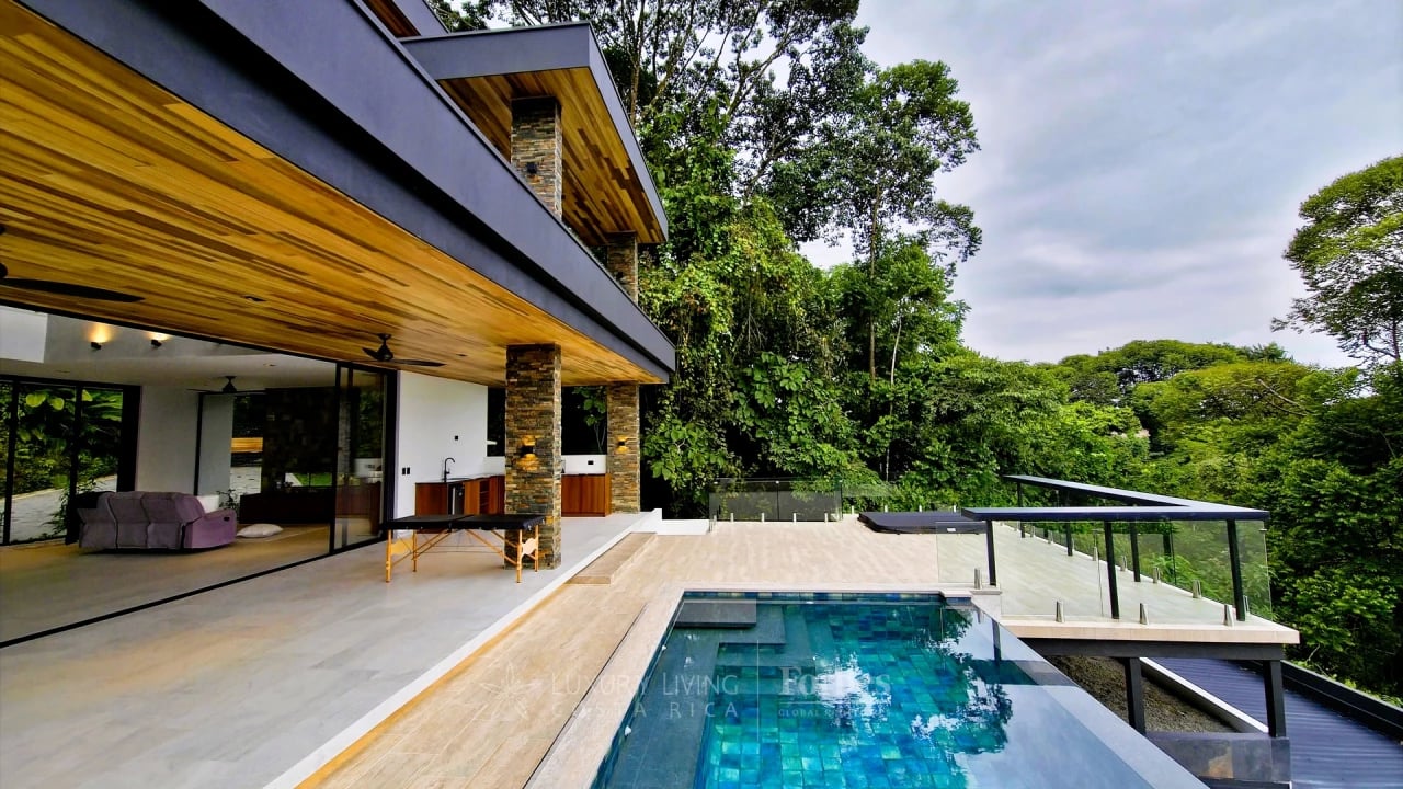 21094N - Luxury Ocean-View Villa in Costa Verde - The Jade Horizon