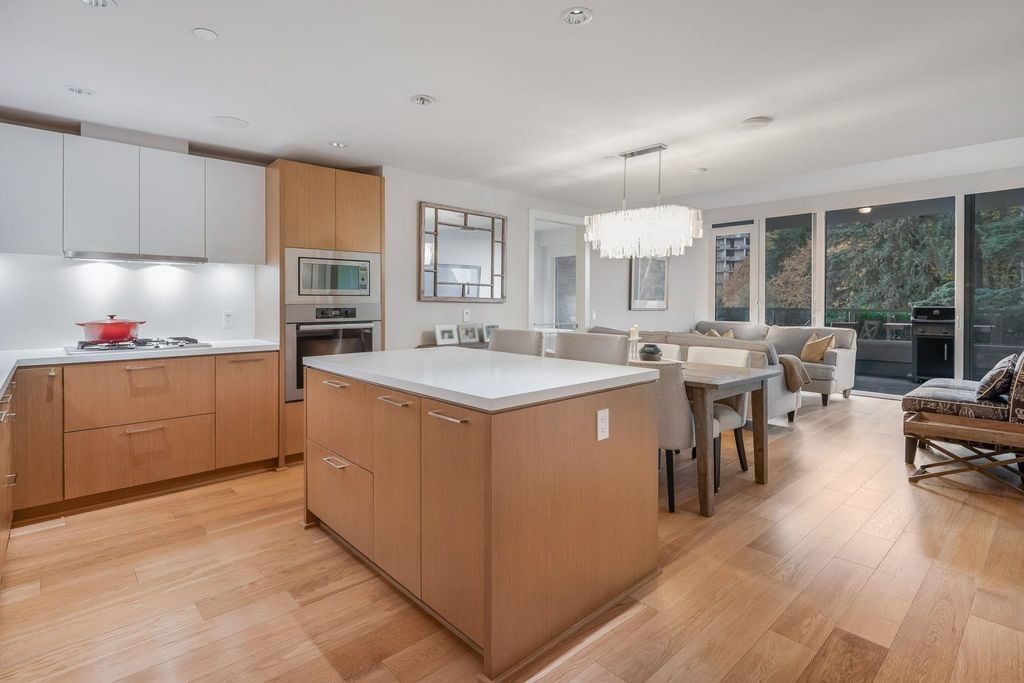 888 Arthur Erickson Pl, #404