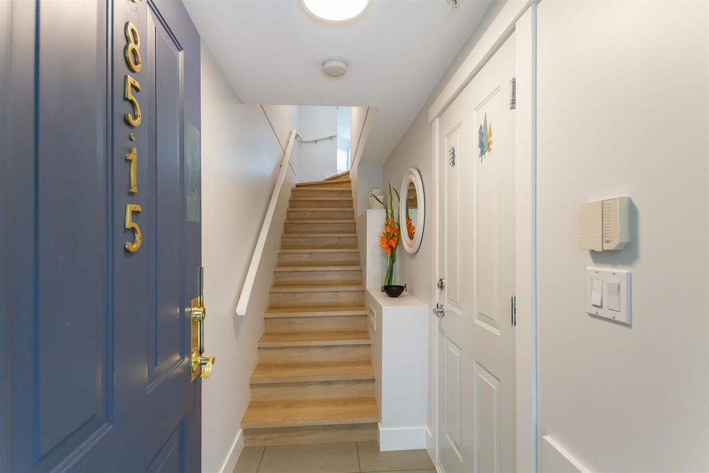 8515 Aquitania Pl