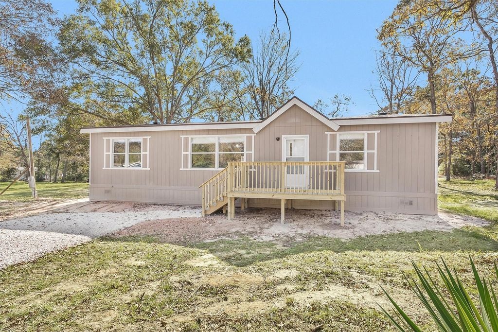 32 E Lake Rd