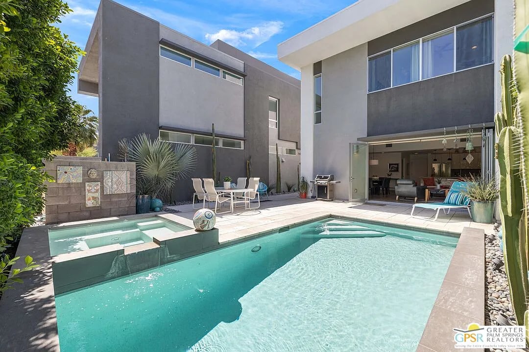 1230 Surrey Ln